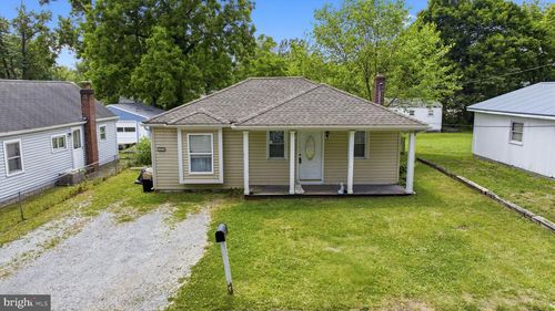 713 Wall St, MARTINSBURG, WV, 25401-1811 | Card Image