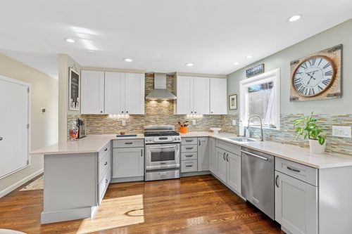 353 Old Connecticut Path, Wayland, MA, 01778-3428 | Card Image