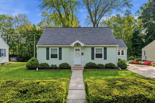 8 Burnham Avenue, Nashua, NH, 03064 | Card Image