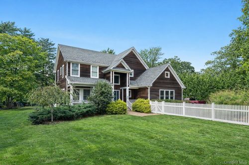 134A Montauk Hwy, Westhampton, NY, 11977-1326 | Card Image