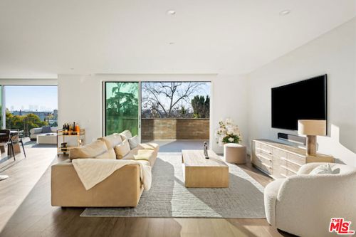 402-728 N Sweetzer Ave, Los Angeles, CA, 90069-5566 | Card Image