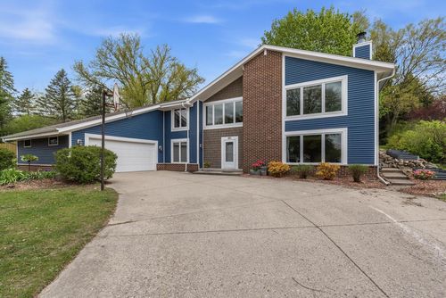 820 Crestwood Drive, Waukesha, WI, 53188 | Card Image