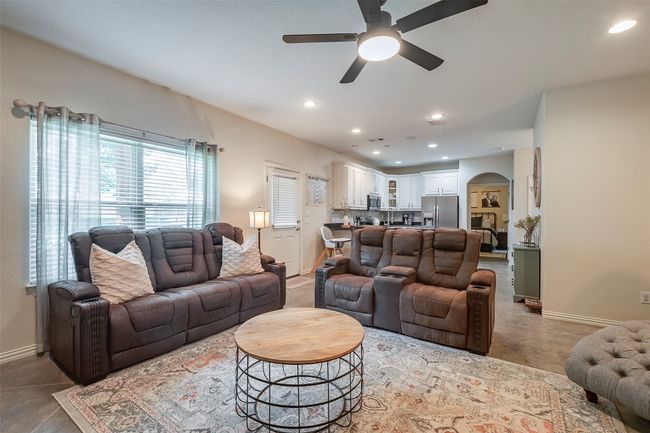 4306 Lucero Dr, House other with 3 bedrooms, 3 bathrooms and null parking in Granbury TX | Image 7
