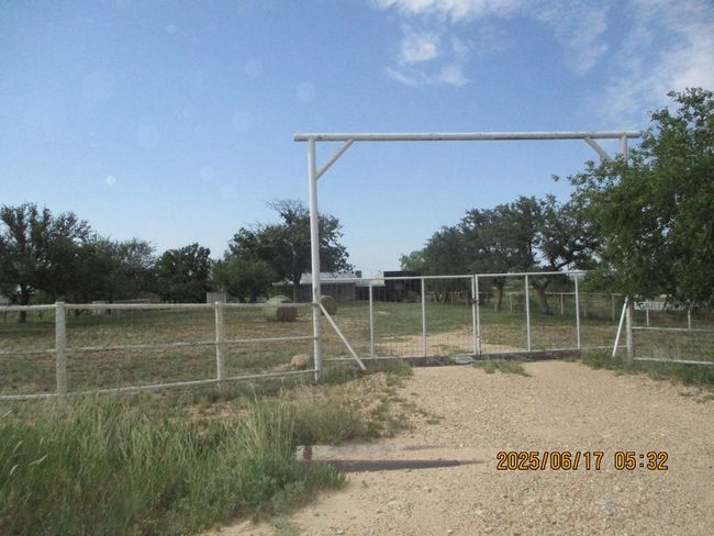 420 Juniper Rd, House other with 3 bedrooms, 2 bathrooms and 3 parking in Bronte TX | Image 4