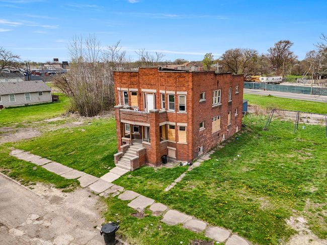 135 Stevens St, Home with 0 bedrooms, 12 bathrooms and null parking in Highland Park MI | Image 38