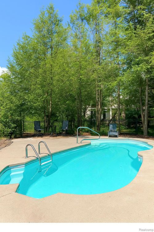 6621 Glenshaw Ct, West Bloomfield, MI, 48322-3184 | Card Image