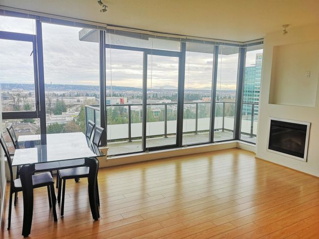 1808 - 7088 18 Th Avenue, Condo with 2 bedrooms, 2 bathrooms and 1 parking in Burnaby BC | Image 2