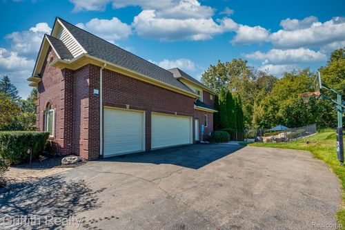 1804 Morgan Lake Ct, Brighton, MI, 48114-4967 | Card Image