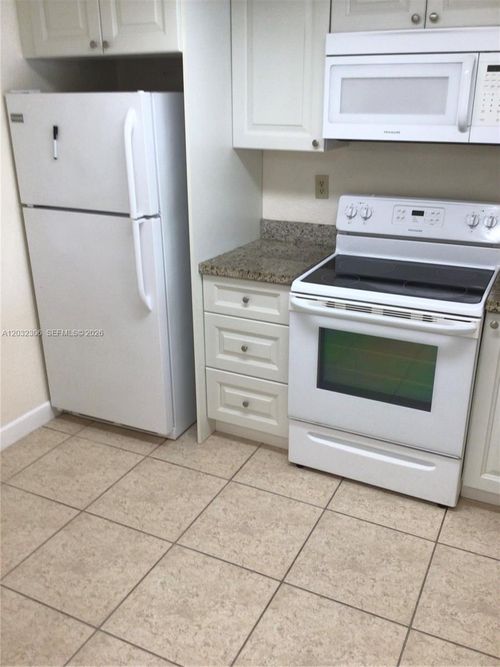 302-10975 Sw 107th St, Miami, FL, 33176-3300 | Card Image