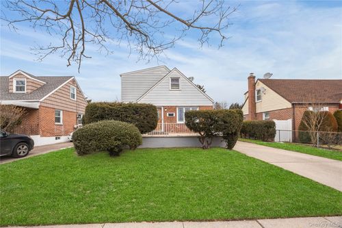 24 Jackson Avenue, Hempstead, NY, 11003 | Card Image