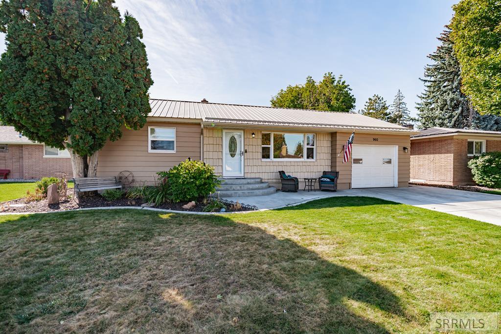 8th St, Idaho Falls, ID 83401