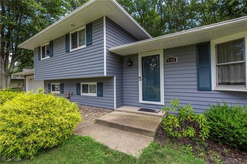 7194 Enfield Dr, Mentor, OH, 44060-5158 | Card Image