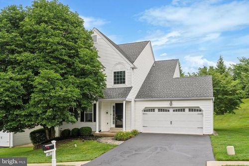 422 Carpenters Cove Ln, DOWNINGTOWN, PA, 19335-4538 | Card Image