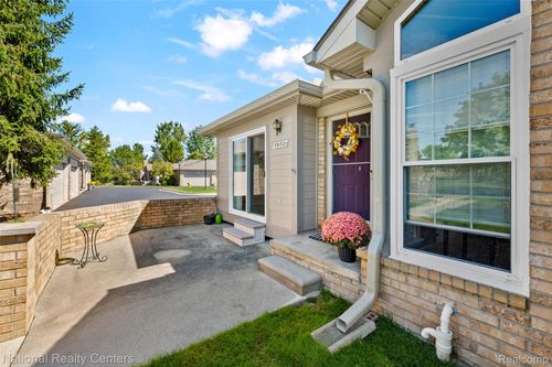 59321 Royal Oak Ct, Washington Township, MI, 48094-3730 | Card Image