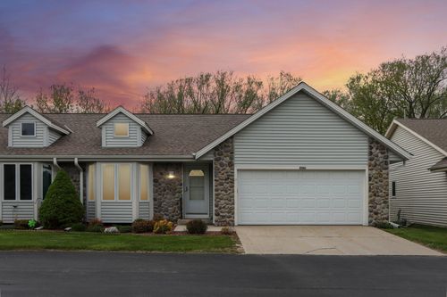 2908 Valley Ave, West Bend, WI, 53095-5350 | Card Image