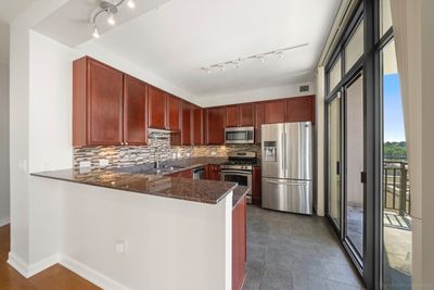 709 - 233 E 13 Th Street, Condo with 2 bedrooms, 2 bathrooms and 1 parking in Chicago IL | Image 3