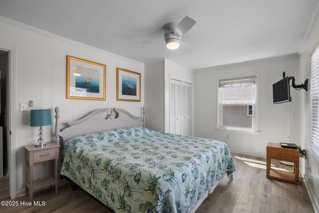 Bedroom 3 with adjoining private full bath| Level 1 | Image 34