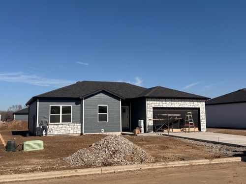 122 Maverick Dr, Mount Vernon, MO, 65712-4207 | Card Image