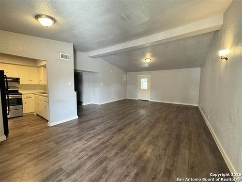 4-520 Gentleman Rd, Balcones Heights, TX, 78201-1820 | Card Image