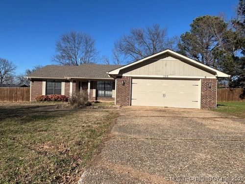 108 Lynn, Arkoma, OK, 74901 | Card Image
