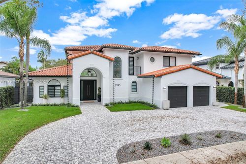 7993 Nw 161st Ter, Miami Lakes, FL, 33016-6657 | Card Image
