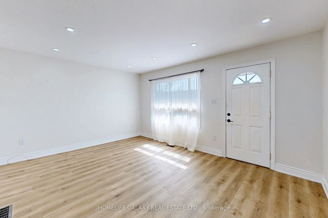 16 Queen St, House other with 2 bedrooms, 1 bathrooms and 4 parking in Ajax ON | Image 5
