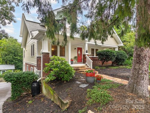135 Westwood Pl, Asheville, NC, 28806-4225 | Card Image