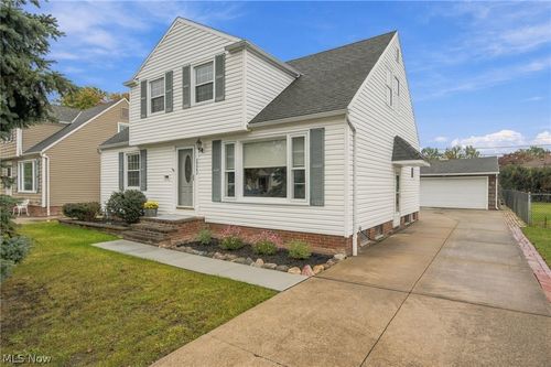 29508 Woodway Dr, Wickliffe, OH, 44092-2248 | Card Image