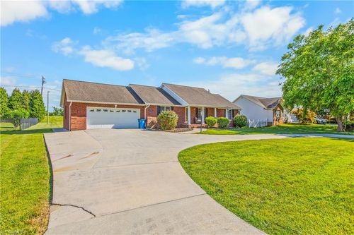 128 Meadowview Rd, Mocksville, NC, 27028-7319 | Card Image