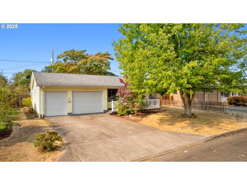 1427 Walton Way, Woodburn, OR, 97071-2622 | Card Image