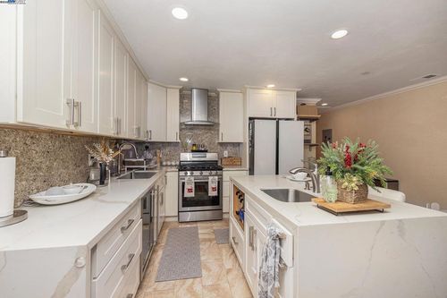 2036 2036 Brookside Dr, San Pablo, CA, 94806 | Card Image