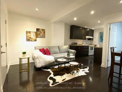 2nd-57 Glenside Ave, Toronto, ON, M4L2T6 | Card Image
