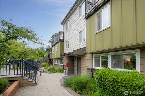 b-114-15827 Ne Leary Way, Redmond, WA, 98052-4324 | Card Image