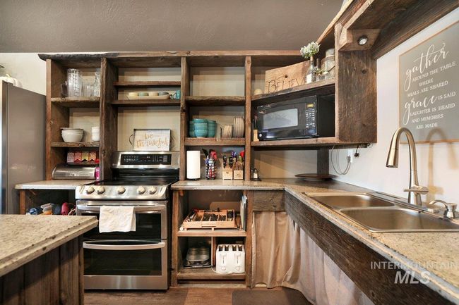 2040 E 2200 N, House other with 9 bedrooms, 6 bathrooms and 2 parking in Twin Falls ID | Image 16