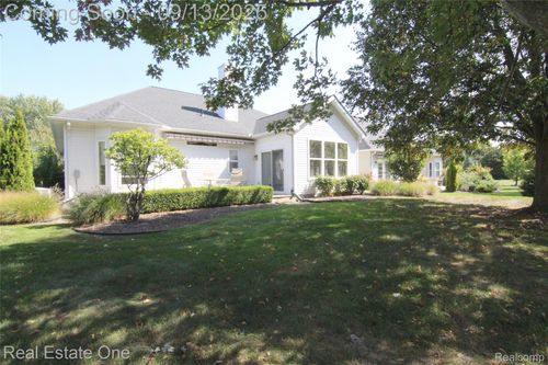 3654 Fairgrove Ln, Auburn Hills, MI, 48326-4307 | Card Image