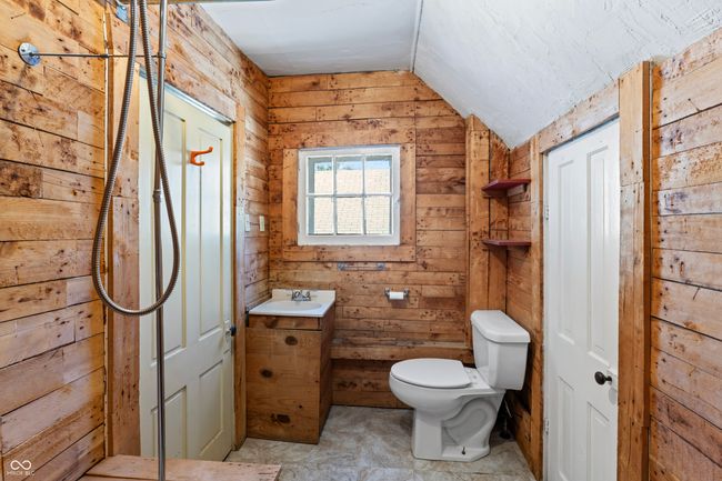 Upper full Bathroom | Image 42