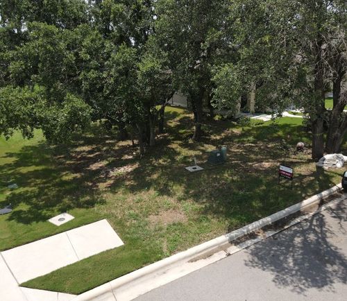 125 Monterey Oak Trl, Georgetown, TX, 78628-2561 | Card Image