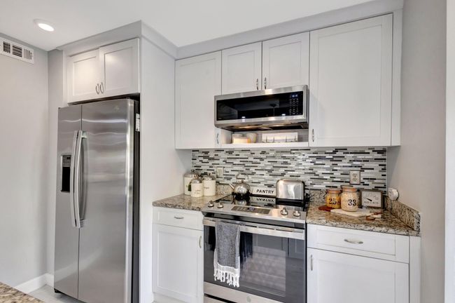 405 Brackenwood Ln S, Condo with 2 bedrooms, 2 bathrooms and null parking in Palm Beach Gardens FL | Image 8