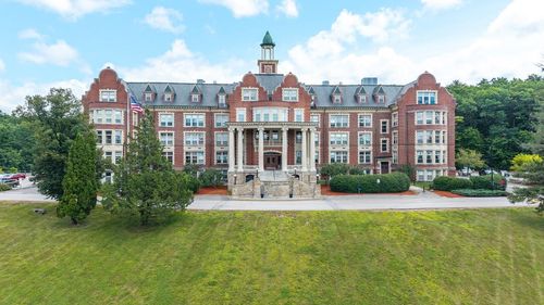 1-15 Mount Saint Marys Way, Hooksett, NH, 03106-4402 | Card Image