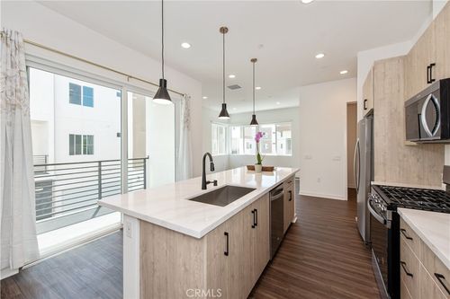 105 Culture, Irvine, CA, 92618-1466 | Card Image