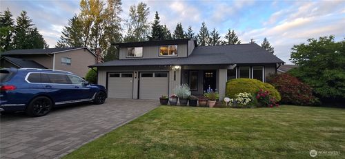 19130 Se 47th Pl, Issaquah, WA, 98027-9315 | Card Image