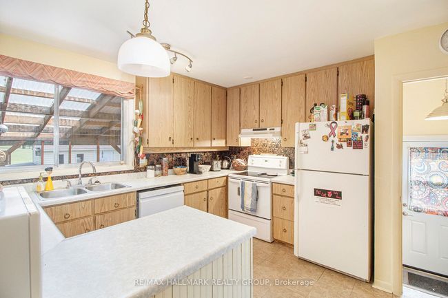 1036 Gill Ave, House other with 3 bedrooms, 2 bathrooms and 3 parking in Ottawa ON | Image 11