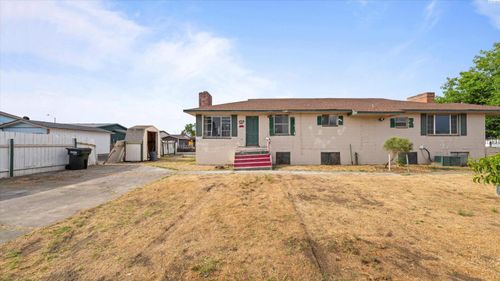 127 N Douglas Ave, Pasco, WA, 99301 | Card Image