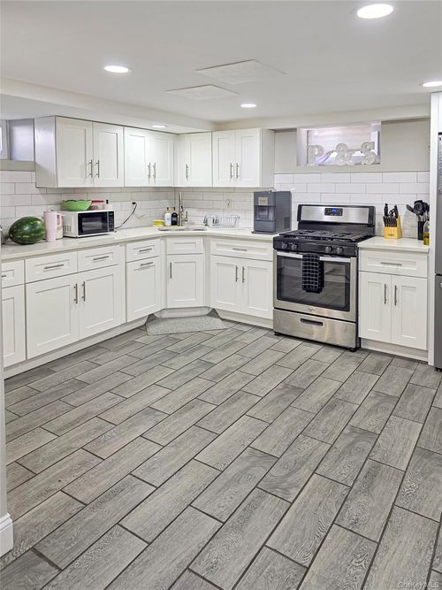 2593 Loftus Ave, Oceanside, NY, 11572-2421 | Card Image