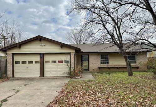 124 Bluebird Cir, Denton, TX, 76209-6404 | Card Image