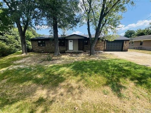 204 N Apple St, Beebe, AR, 72012-2804 | Card Image