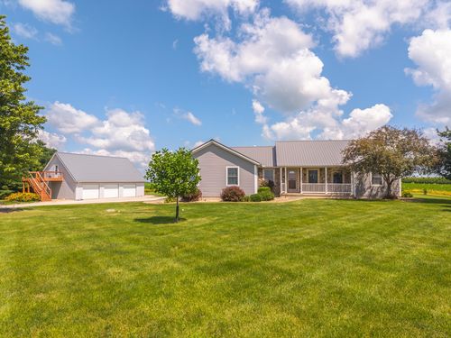 9850 N 300 East Rd, Gridley, IL, 61744-4058 | Card Image