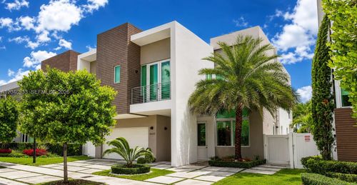 10561 Nw 68th Ter, Doral, FL, 33178-5636 | Card Image
