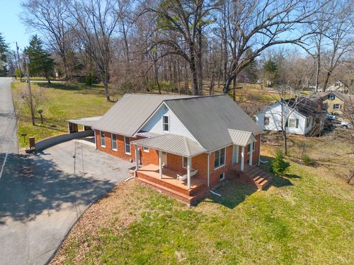 301 Westwood Dr, McMinnville, TN, 37110-2433 | Card Image