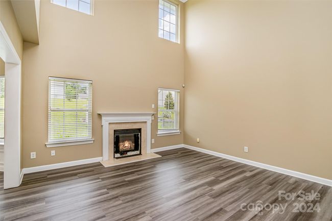 Living Room w. Fireplace | Image 4